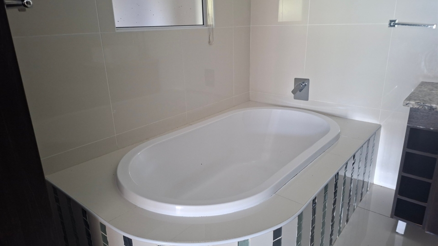 4 Bedroom Property for Sale in Sunrise On Sea Eastern Cape